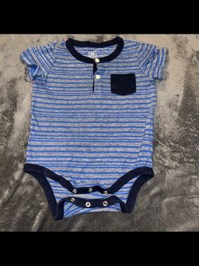 BabyGap onesie 12-18